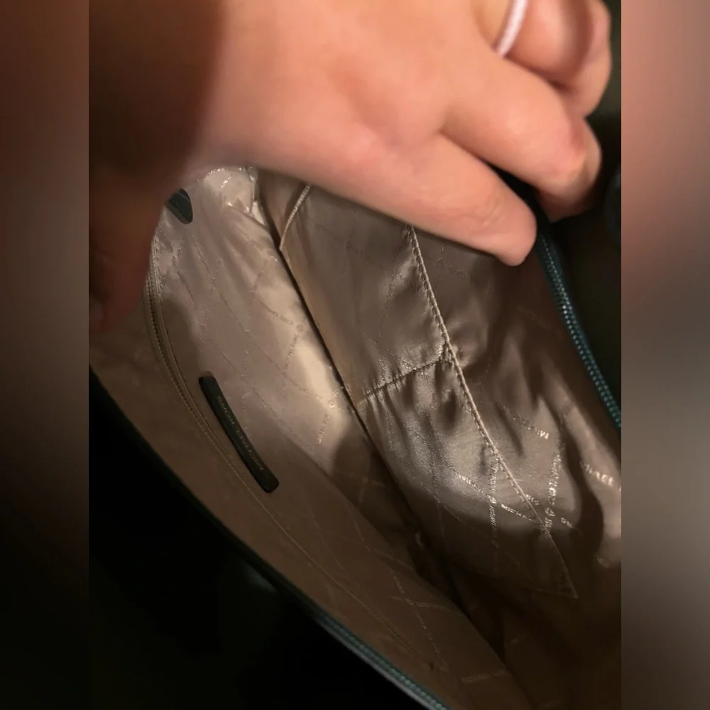 Emilia Large Pebbled Leather Tote Bag - Picture 4 of 6